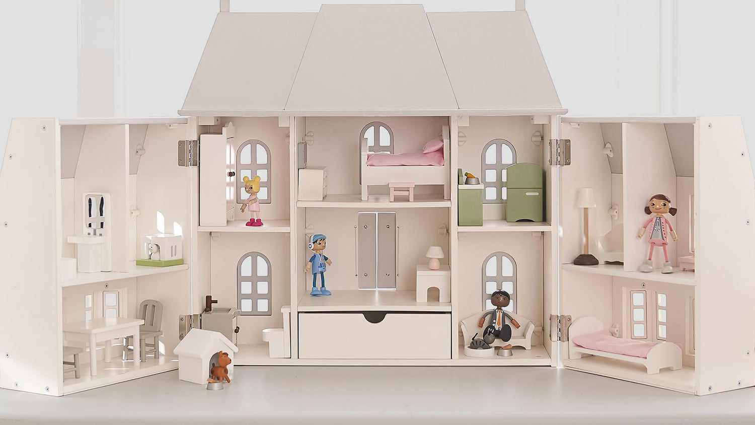 Dollhouse with view into rooms